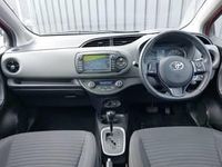 Used Toyota Yaris Hybrid 100 HP (73 kW) 2019 Red Hatchback
