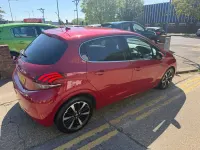 Begagnad Peugeot 208 S 2019 Röd Halvkombi
