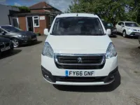 Gebraucht Peugeot Partner Tepee Allure 2016 Weiß Van / Kleinbus
