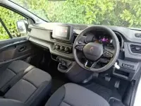 New Renault Trafic 2026 Solid  glacier white MPV
