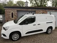 Usado Vauxhall Combo Sportive 100 HP (73 kW) 2022 Branco Monovolume