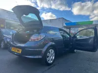 Usado Vauxhall Astra Design Edition 138 HP (101 kW) 2009 Azul Citadino