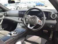Begagnad Mercedes E220 AMG line 2021 Svart Cab