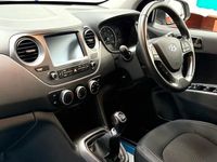 Used Hyundai i10 67 HP (49 kW) 2019 White Hatchback