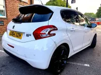 Used Peugeot 208 115 HP (84 kW) 2014 White Hatchback