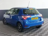 Used Toyota Yaris Hybrid 100 HP (73 kW) 2019 Blue Hatchback
