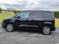 Nouă Peugeot Partner 129 CP (94 kW) 2026 Negru Monovolum