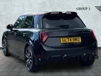 Usado Mini Cooper Hatch 154 CV (113 kW) 2024 Negro Utilitario