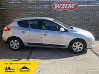 Usado Renault Mégane III Expression 100 HP (73 kW) 2010 Prateado Citadino