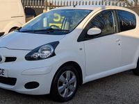 Used Toyota Aygo 67 HP (49 kW) 2011 White Hatchback
