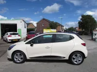 Used Renault Clio Dynamique 90 HP (66 kW) 2015 Cream Hatchback