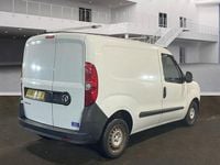 Used Vauxhall Combo 89 HP (65 kW) 2015 White Van