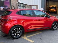 Used Renault Clio V Evolution 90 HP (66 kW) 2023 Flame red  Hatchback