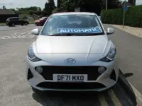 Używany Hyundai i10 SE 84 KM (61 kW) 2022 Srebrny Hatchback