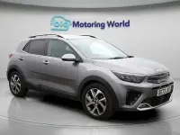 Usado Kia Stonic GT-Line 101 HP (74 kW) 2023 Cinzento SUV