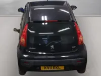 Begagnad Peugeot 107 68 HK (50 kW) 2011 Svart Halvkombi