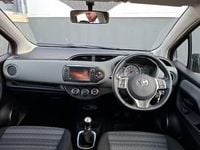Used Toyota Yaris 99 HP (72 kW) 2017 Red Hatchback