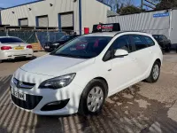 Usado Vauxhall Astra S 2013 Blanco Familiar