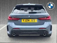 Begagnad BMW M135 Shadowline 302 HK (222 kW) 2024 Grå Halvkombi