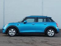 Begagnad Mini ONE 102 HK (75 kW) 2018 Blå Halvkombi