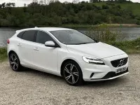 Gebraucht Volvo V40 R-Design Pro 150 PS (110 kW) 2018 Weiß Kleinwagen