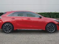 Usado Kia Ceed GT-Line 140 HP (102 kW) 2024 Vermelho Citadino