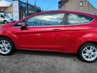 Używany Ford Fiesta Zetec 82 KM (60 kW) 2015 Czerwony Hatchback