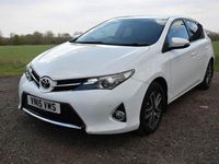 Usado Toyota Auris 132 HP (97 kW) 2015