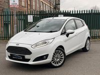 Used Ford Fiesta Titanium 95 HP (69 kW) 2014 Yellow Hatchback