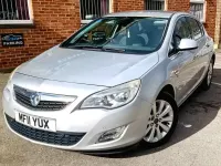 Używany Vauxhall Astra drive 165 KM (121 kW) 2011 Srebrny Hatchback
