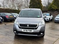 Begagnad Peugeot TePee Active 100 HK (73 kW) 2018 Grå Minibuss