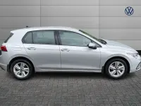 Usado VW Golf VIII Life 128 CV (94 kW) 2021 Plateado Utilitario