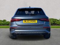 Usado Audi A3 Advanced 147 HP (108 kW) 2023 Cinzento Sedan