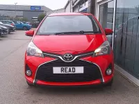 Used Toyota Yaris 99 HP (72 kW) 2017 Red bitone Hatchback