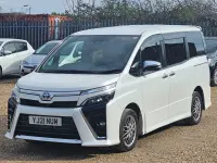 Usado Toyota Noah 2026 Blanco Monovolumen