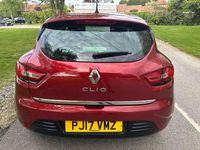 Used Renault Clio IV Dynamique 75 HP (55 kW) 2017 Red Hatchback