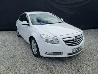 Used Vauxhall Insignia SRi 140 HP (102 kW) 2013 White Hatchback