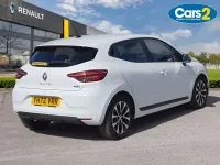 Used Renault Clio Iconic 140 HP (102 kW) 2022 White Hatchback