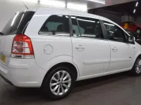 Used Vauxhall Zafira Design Edition 115 HP (84 kW) 2013 White MPV