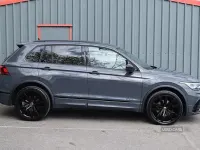 Begagnad VW Tiguan Black Edition 245 HK (180 kW) 2024 Grå SUV