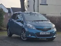 Begagnad Toyota Yaris SR 99 HK (72 kW) 2012 Turkos Halvkombi