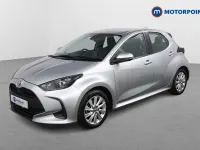 Używany Toyota Yaris Hybrid 2021 Srebrny Hatchback