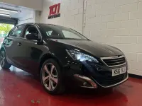 Usado Peugeot 308 Allure 130 CV (95 kW) 2016 Negro Utilitario