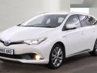 Used Toyota Auris Hybrid 2016 White Estate