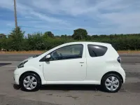 Used Toyota Aygo 67 HP (49 kW) 2011 White Hatchback