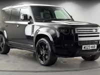 Begagnad Land Rover Defender HSE Dynamic 300 HK (220 kW) 2023 Svart SUV