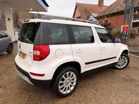Used Skoda Yeti SE 105 HP (77 kW) 2014 White SUV