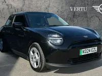 Begagnad Mini Cooper Classic 135 kW (184 HK) 2024 Svart Halvkombi