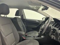 Usado VW Golf VII SE 115 HP (84 kW) 2018 Cinzento Citadino