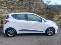 Used Hyundai i10 Premium 87 HP (63 kW) 2014 White Hatchback